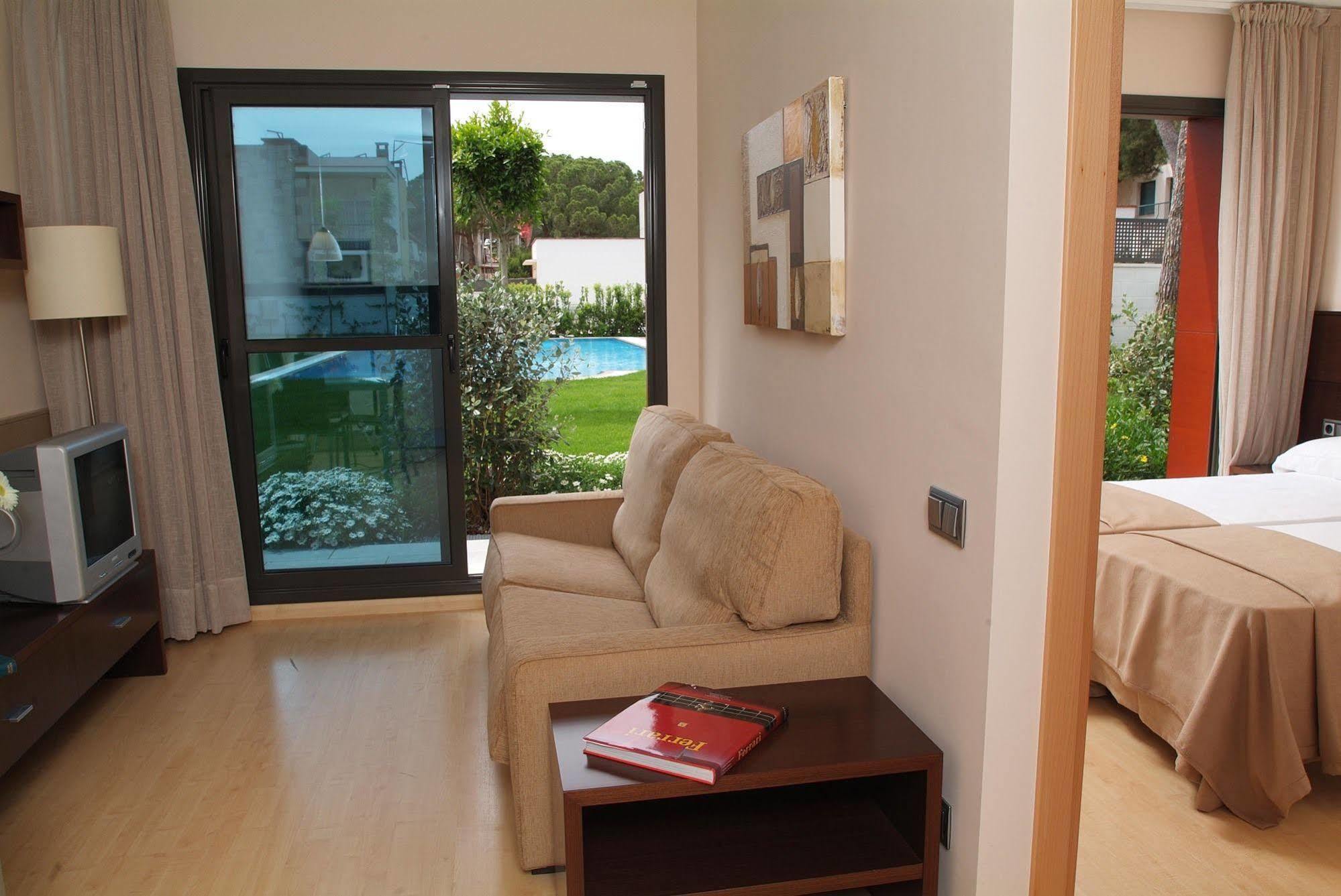 Apartamentos Royal Marina Gardens Castelldefels Exterior foto
